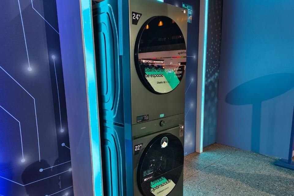 Bespoke AI Laundry Hub tiene una lavadora en la parte inferior, de 22 Kg, y secadora arriba, con capacidad de 24 Kg.