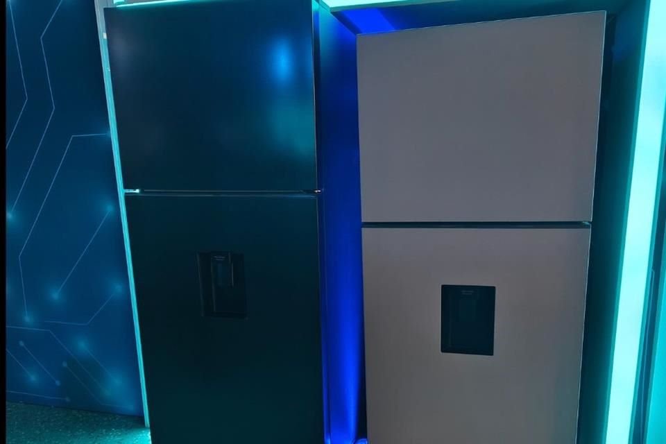 Los refrigeradores Bespoke Top Mount integran conectividad WiFi y se pueden vincular con SmartThings.