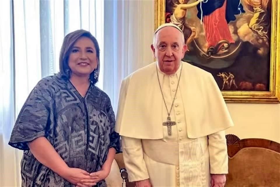 Entre sus encuentros internacionales, figura el que tuvo con el Papa Francisco en el Vaticano.