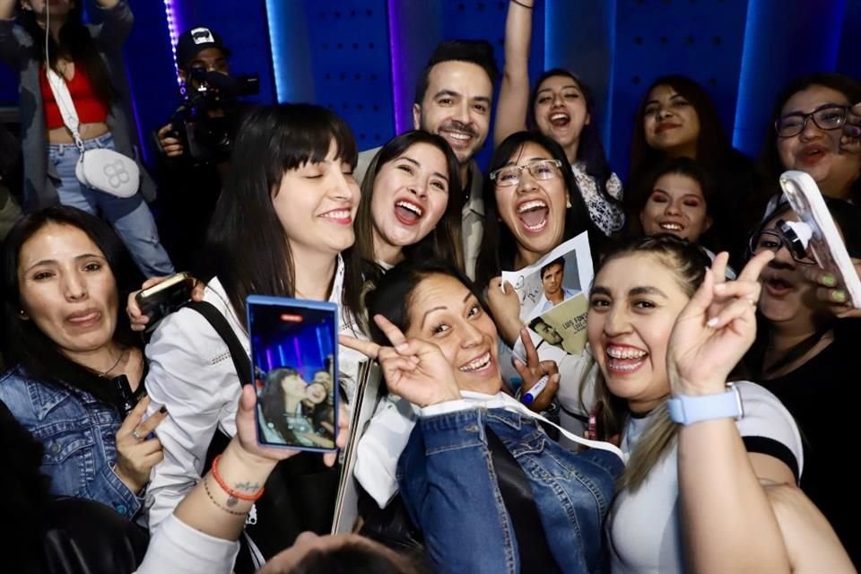 Luis Fonsi convive con fans en la CDMX