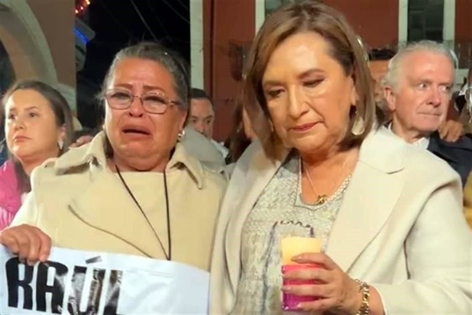 Xóchitl Gálvez se encontró en Fresnillo con Patricia Castañeda Cruz, madre de Raúl Plascencia Cruz, trabajador de Salud que desapareció desde marzo de 2023.
