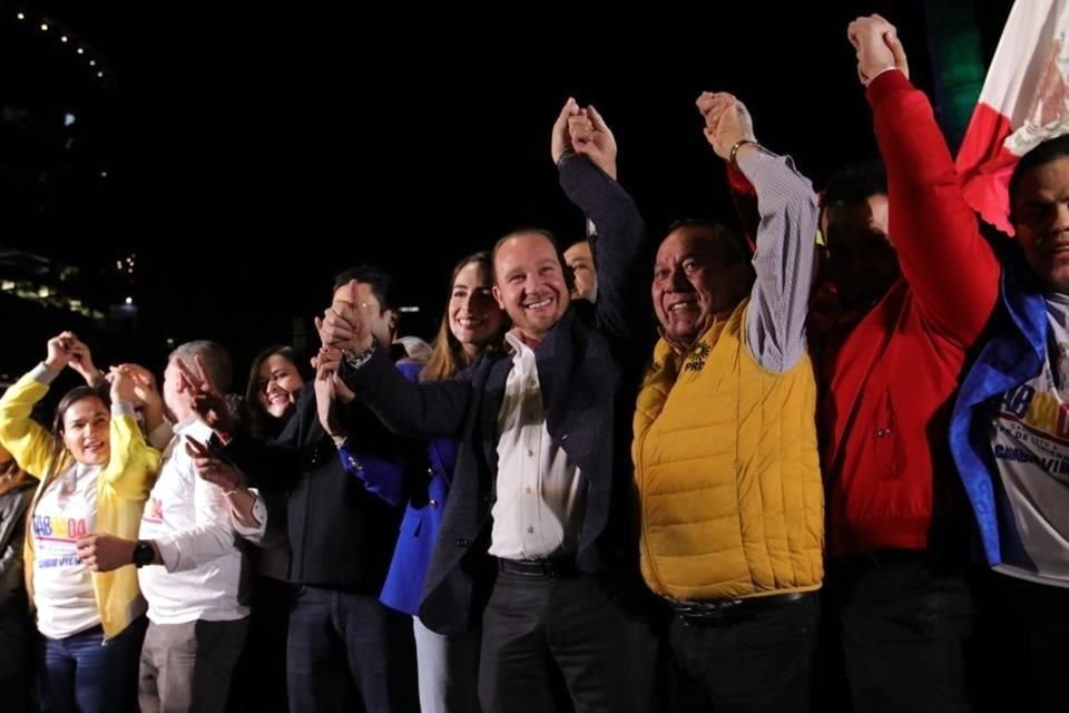 Santiago Taboada arrancó campaña en el Ángel de la Independencia, con diputados locales y federales.