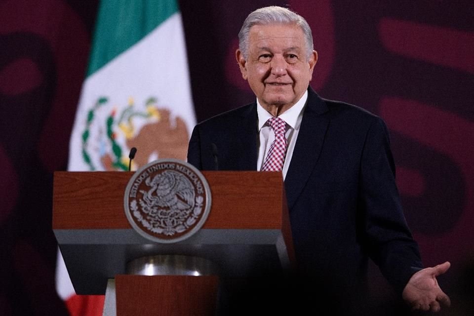 AMLO dijo que hablará de personajes históricos en sus mañaneras por veda electoral.