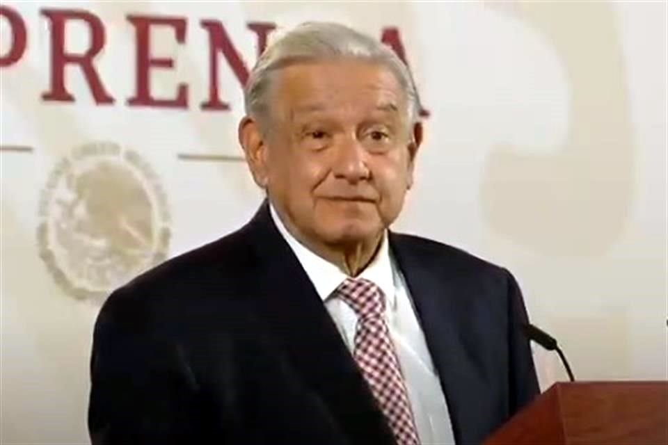 AMLO dijo que México tendrá el mejor sistema de salud del mundo antes de que termine su gestión, y no en marzo como había prometido.