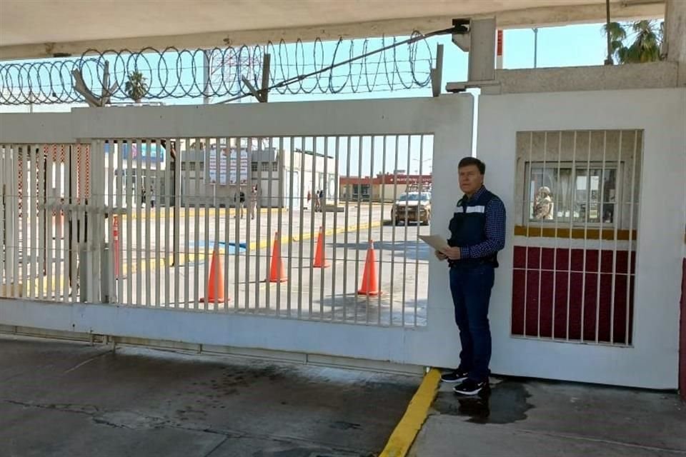 Alfonso Martínez, Secretario de Medio Ambiente, acudió a las instalaciones de la Refinería pero le fue negado el acceso.