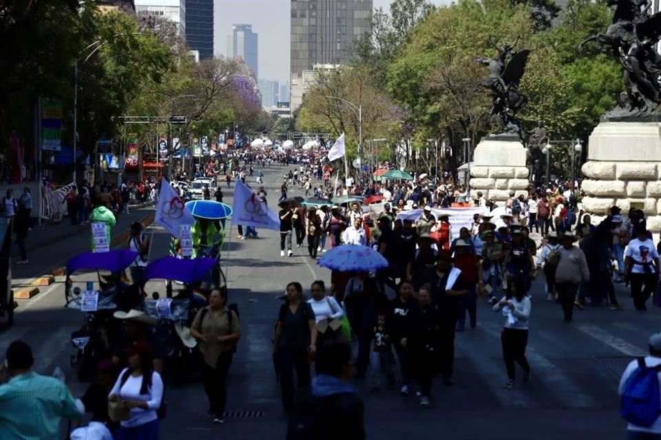 Llegada de simpatizantes de Morena al Centro Histórico de la Ciudad de México, para el arranque de campaña de Claudia Sheinbaum.