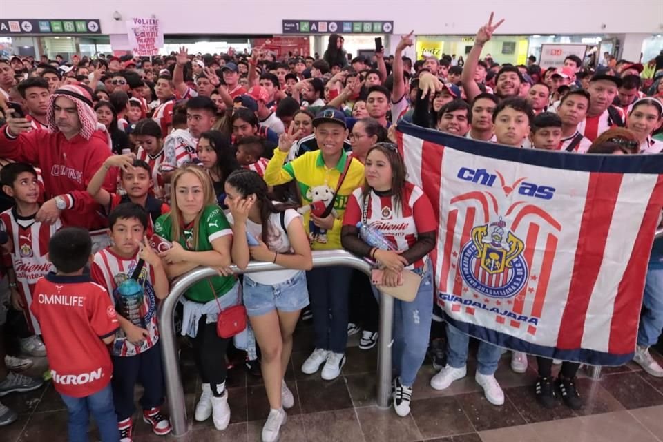 Los aficionados ya hicieron costumbre recibir al cuadro tapatío en cada visita a la Ciudad de México.