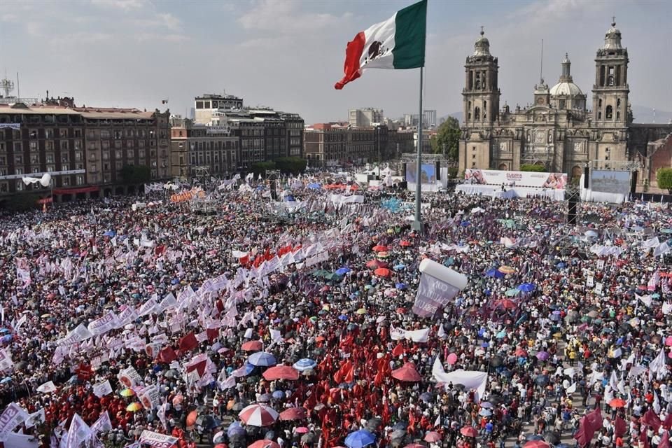 'La concentración que se llevó a cabo este viernes en el Zócalo capitalino concluyó con saldo blanco', anotó el Gobierno capitalino.