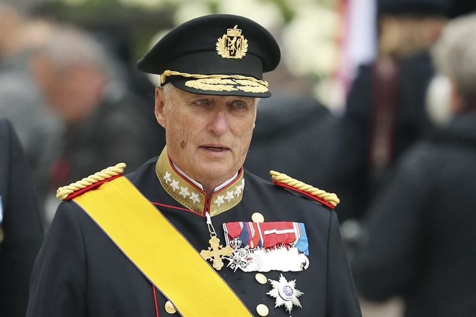 El Rey Harald de Noruega fue sometido a una operación en Malasia para implantarle un marcapasos en el corazón, luego de unas vacaciones.