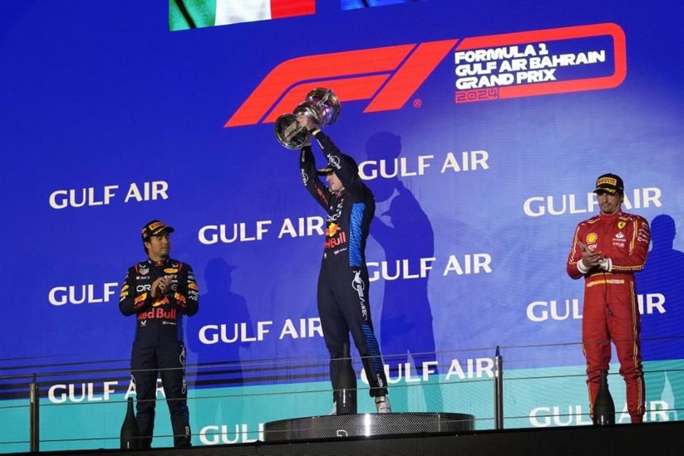 Max Verstappen ganó el GP de Bahréin, Checo Pérez terminó segundo y Carlos Sainz Jr., tercero.