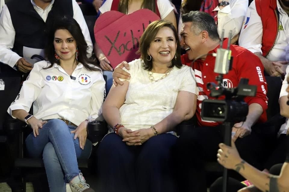 Larua Haro, candidata a la Gubernatura de Jalisco por PRI-PAN-PRD; la candidata Xóchitl Gálvez y Alejandro 'Alito' Moreno, dirigente nacional del PRI.