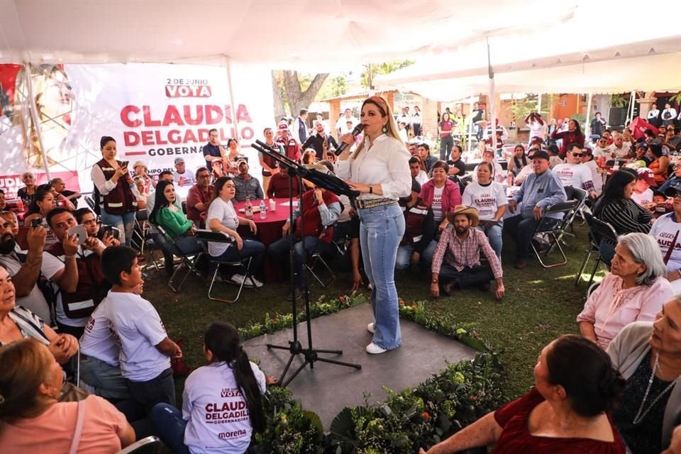 Claudia Delgadillo, candidata de Morena a la Gubernatura, prometió mejorar las redes de agua potable y perforar nuevos pozos en el Municipio de Tequila.