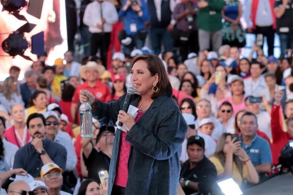 La aspirante de la Oposición encabezó un evento en el Parque Bicentenario.