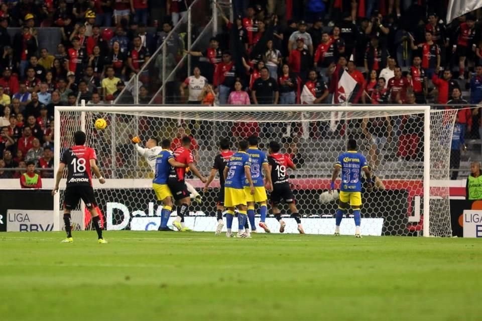 El Atlas se adelantó en el partido.