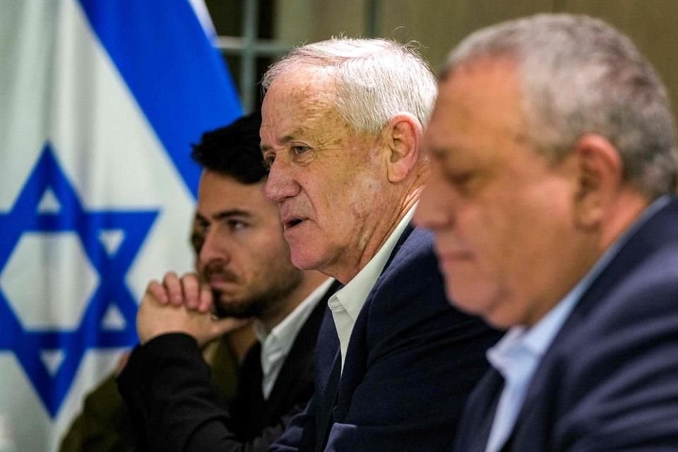 El ex Ministro de Defensa Benny Gantz durante una reunión con Antony Blinken en Tel Aviv, el 8 de febrero del 2024.