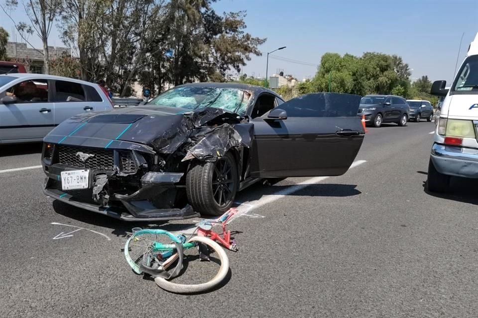 Luego de un accidente que involucró a dos autos, un ciclista falleció arrollado en Tecámac.