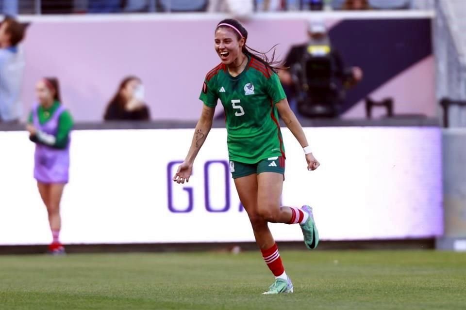 La regia Karen Luna, lateral, colaboró con uno de los goles del partido.