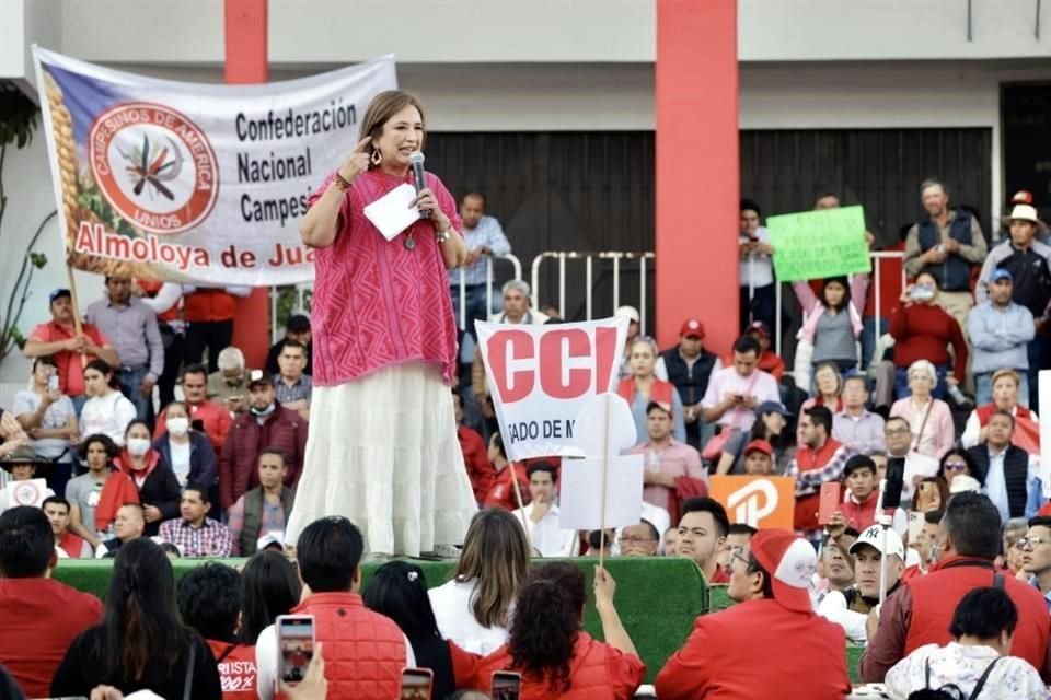 Xóchitl Gálvez encabezó un mitin en la Plaza de La Unidad del Comité del PRI en el Estado de México.