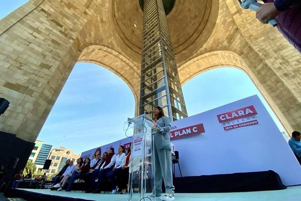 Brugada encabezó este lunes un evento en el Monumento a la Revolución.