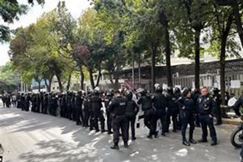 Policías mostraron inconformidad ante la posible desaparición de un turno y descuentos a estímulos.