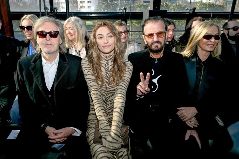 Paul McCartney, la modelo y actriz estadounidense Paris Jackson, el músico de rock británico Sir Ringo Star y su esposa, la actriz estadounidense Barbara Bach