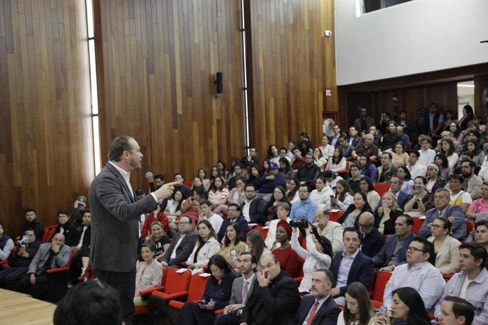 'Yo no creo, perdón, en que, por ejemplo, un programa social tenga que durar toda la vida, eh, entonces, ese es el gran fracaso', expresó Taboada.