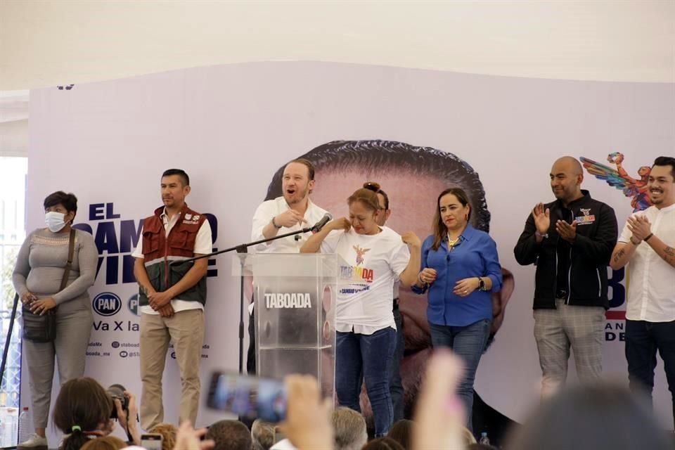 Durante su evento, Santiago Taboada presentó a trabajadores del Gobierno de la CDMX.