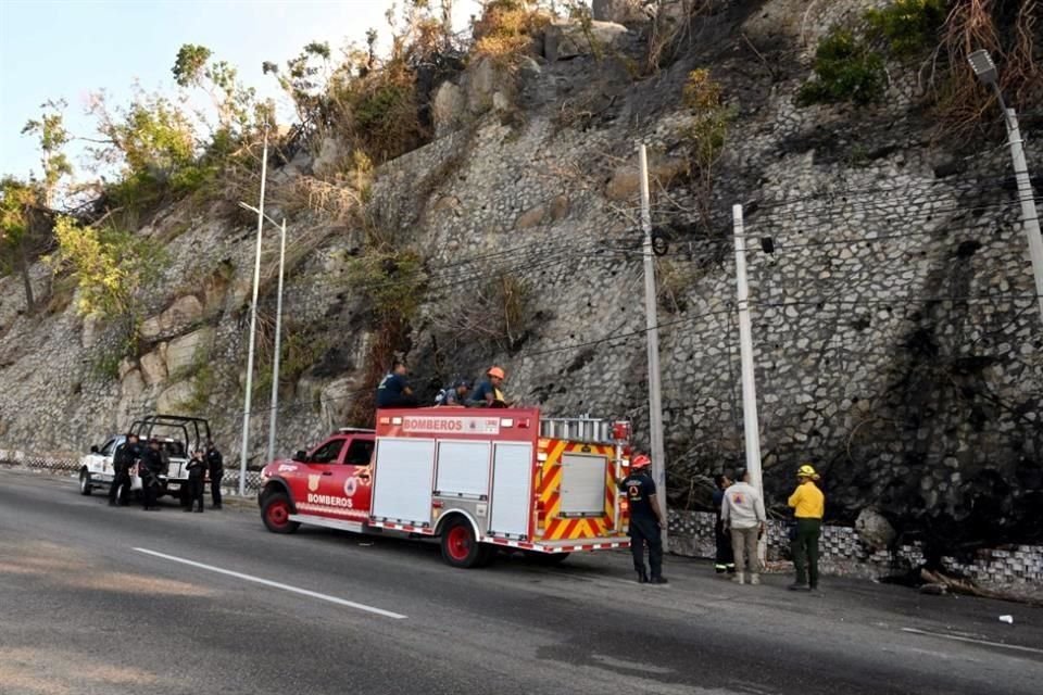 Autoridades informaron que hay por lo menos 300 brigadistas en labores.