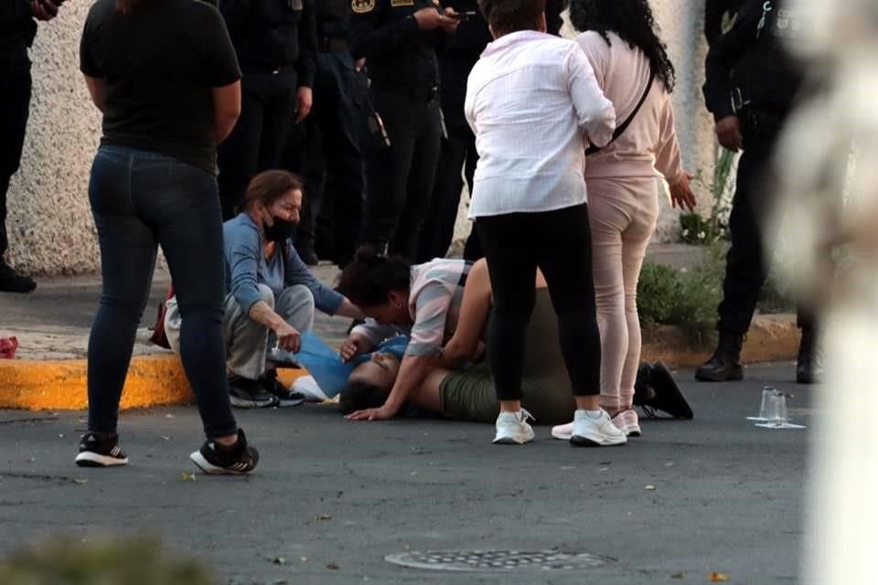 Familiares de la víctima acudieron al lugar.