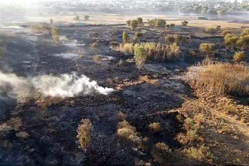 El Ayuntamiento detalló que el incendio había sido controlado en la mañana, pero las llamas volvieron a avivarse.