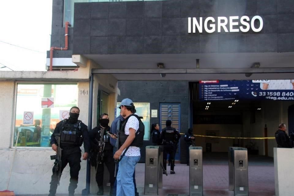 Un hombre entró con un machete a la UTEG de la Colonia Olímpica, mató a dos secretarias del área administrativa e hirió a tres estudiantes.