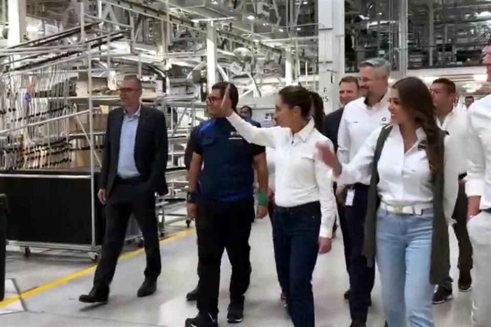 Visita de Claudia Sheinbaum en planta de BMW.