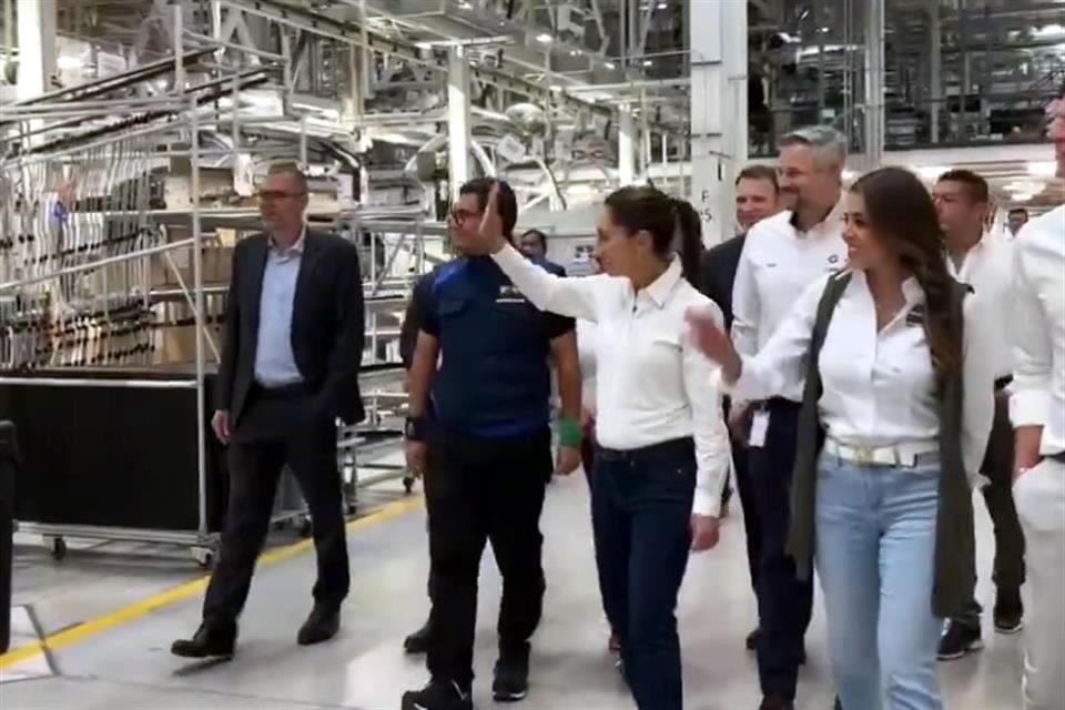 Visita de Claudia Sheinbaum en planta de BMW.