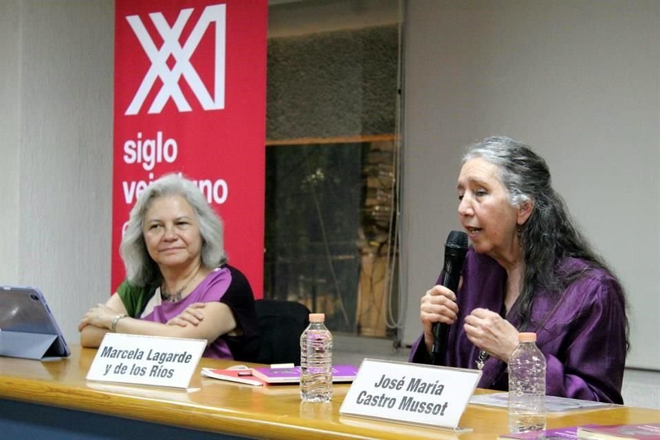 Marcela Lagarde y de los Ríos (der.) estuvo acompañada, durante la presentación de su libro, por la  antropóloga Patricia Castañeda (izq).