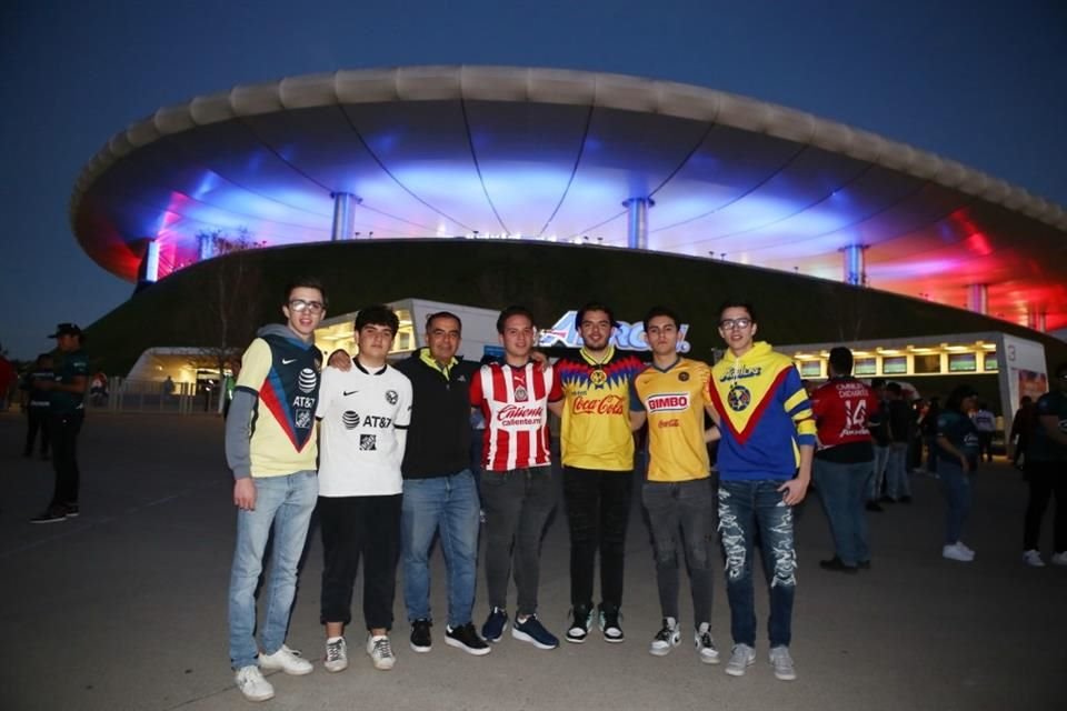 La rivalidad se queda en la cancha. Ellos demuestran que Chivas y Águilas pueden ser amigos.