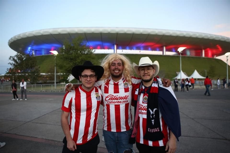 La Cowellmanía sigue creciendo entre aficionados chivas.