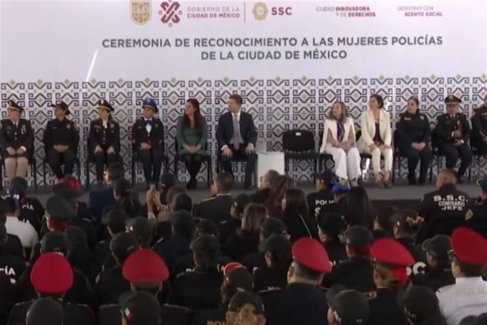 Pablo Vázquez, titular de la SSC, destacó que los reconocimientos se entregan a las policías que han destacado por servicios en labores de parto, detenciones, y resguardos.