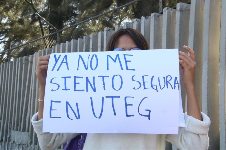 Tras el crimen en la UTEG, alumnos han protestado por falta de seguridad.