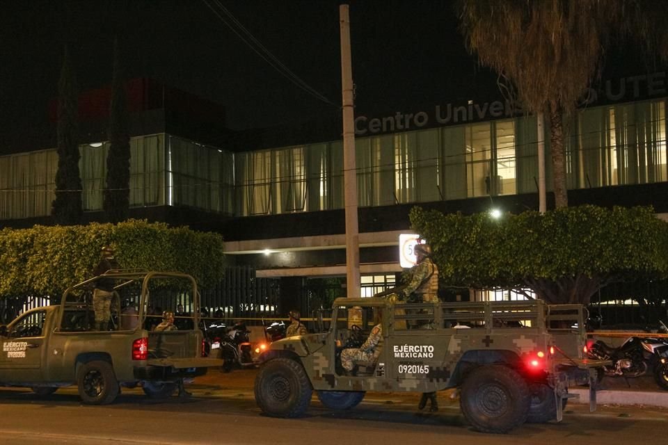 Fiscalía de Jalisco informó que ya fue entregado el cuerpo de una de las tres mujeres asesinadas por el atacante detenido en la UTEG.