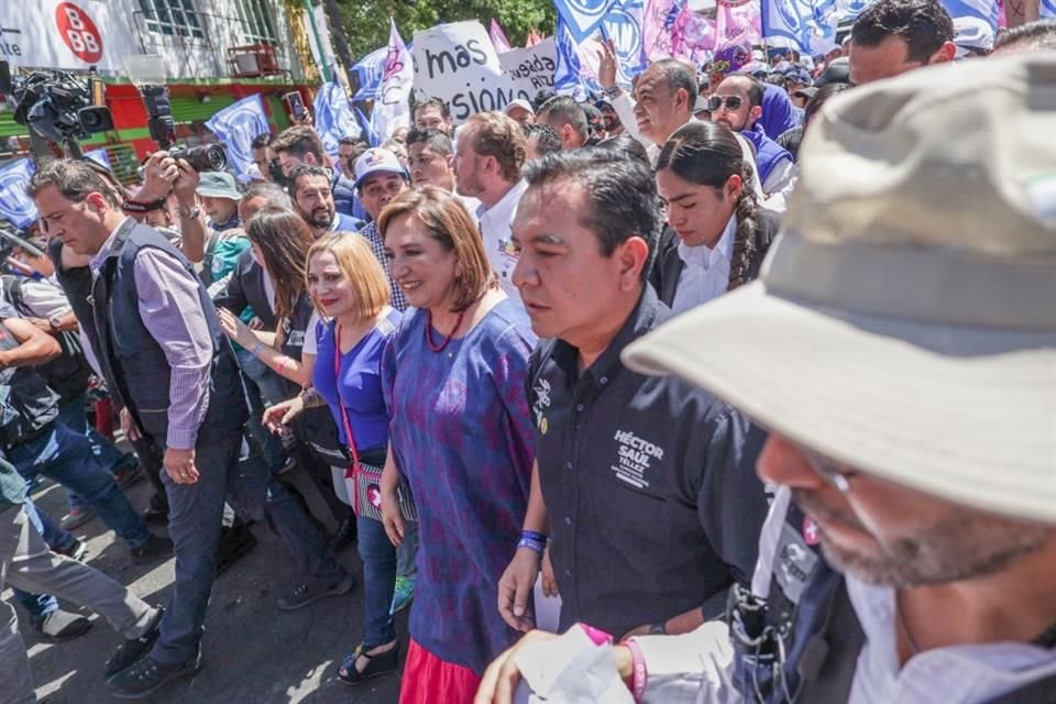 Mientras Xóchitl Gálvez dijo que no está en su plan cerrar refinería de Tula, sino modernizarla, líder del PAN exigió cancelar operación.