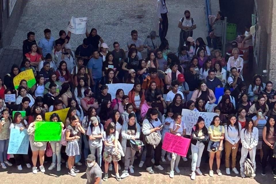 Estudiantes piden ser consultados para la elección de nuevo Rector o Rectora y transparencia en becas.