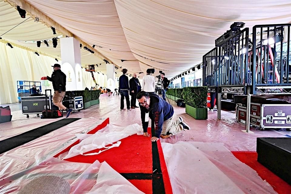 La alfombra del Óscar vuelve a ser roja, tras una edición criticada en color champaña.