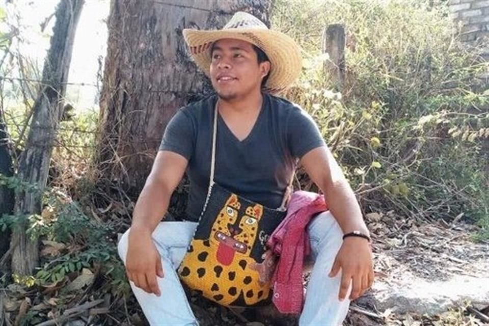 FGR abrió carpeta de investigación por asesinato de normalista en Guerrero, al considera que hay indicios de violación a derechos humanos.