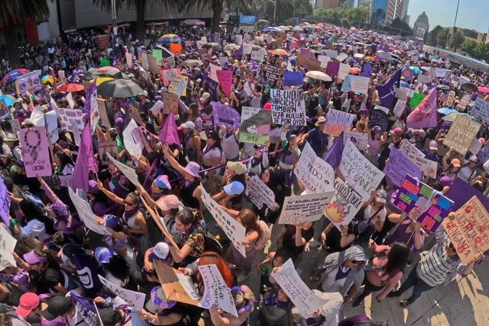 Desde las 12:00 horas, comenzó la llegada de las participantes por el Día Internacional de la Mujer.