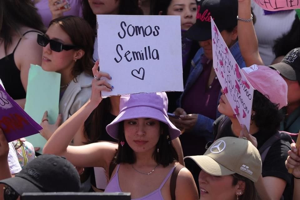 Las mujeres marchan desde el Monumento a la Revolución, Avenida Paseo de la Reforma, desde el Ángel de la Independencia hasta el Monumento del Caballito, y Avenida Juárez, hasta llegar al Zócalo. 