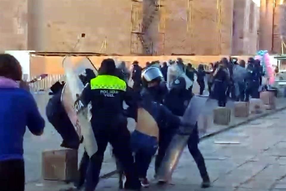 Se condenó el uso excesivo de la fuerza en contra de las manifestantes.