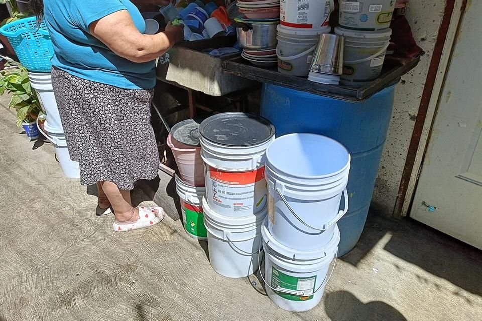 El tandeo obliga a las familias a almacenar con sus propios medios en tambos o cubetas y esto incrementa la posibilidad de contaminación.