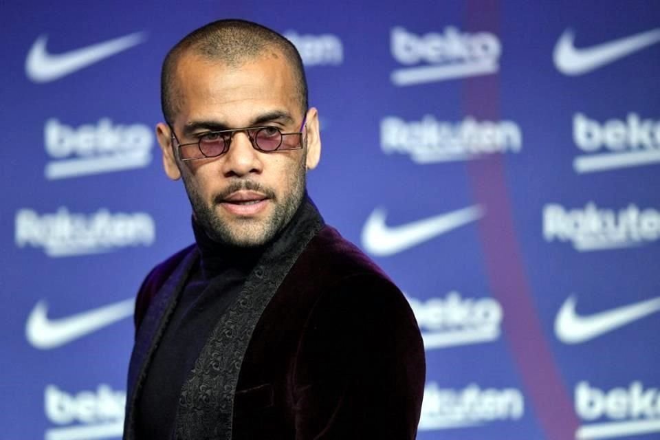 Alves paga su condena por violación.