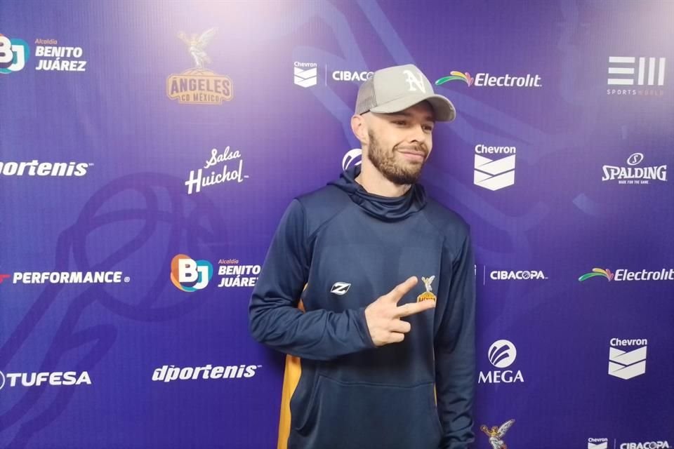 Jesse Huerta, músico e integrante de Jesse & Joy, debutó como deportista profesional de baloncesto con los Ángeles de la CDMX.