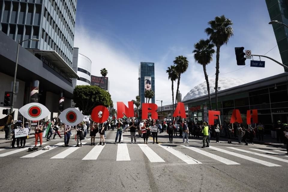 Las manifestaciones acapararon hasta los cruces cercanos al teatro Dolby.